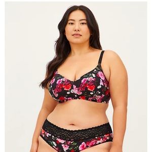 Torrid Lightly Lined Everyday Wire-free Bra in Black Floral